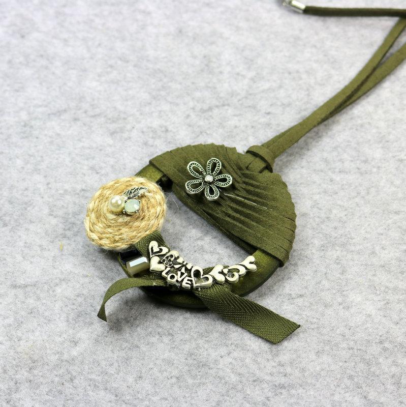 Fashion New Women Necklace Big Circle Leather Charm Flower Pendant Necklace Vintage Jewelry Long Sweater Rope Chain Accessories
Fashion New Women Necklace Big Circle Leather Charm Flower Pendant Necklace Vintage Jewelry Long Sweater Rope Chain Accessories