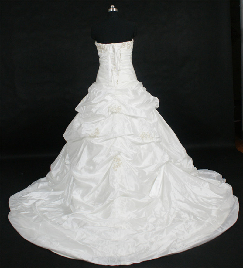 Elegant A Line Wedding Dresses With Strapless Custom Made Lace Applique Satin Bridal Gowns Ruched Tulle Robe De Mariée