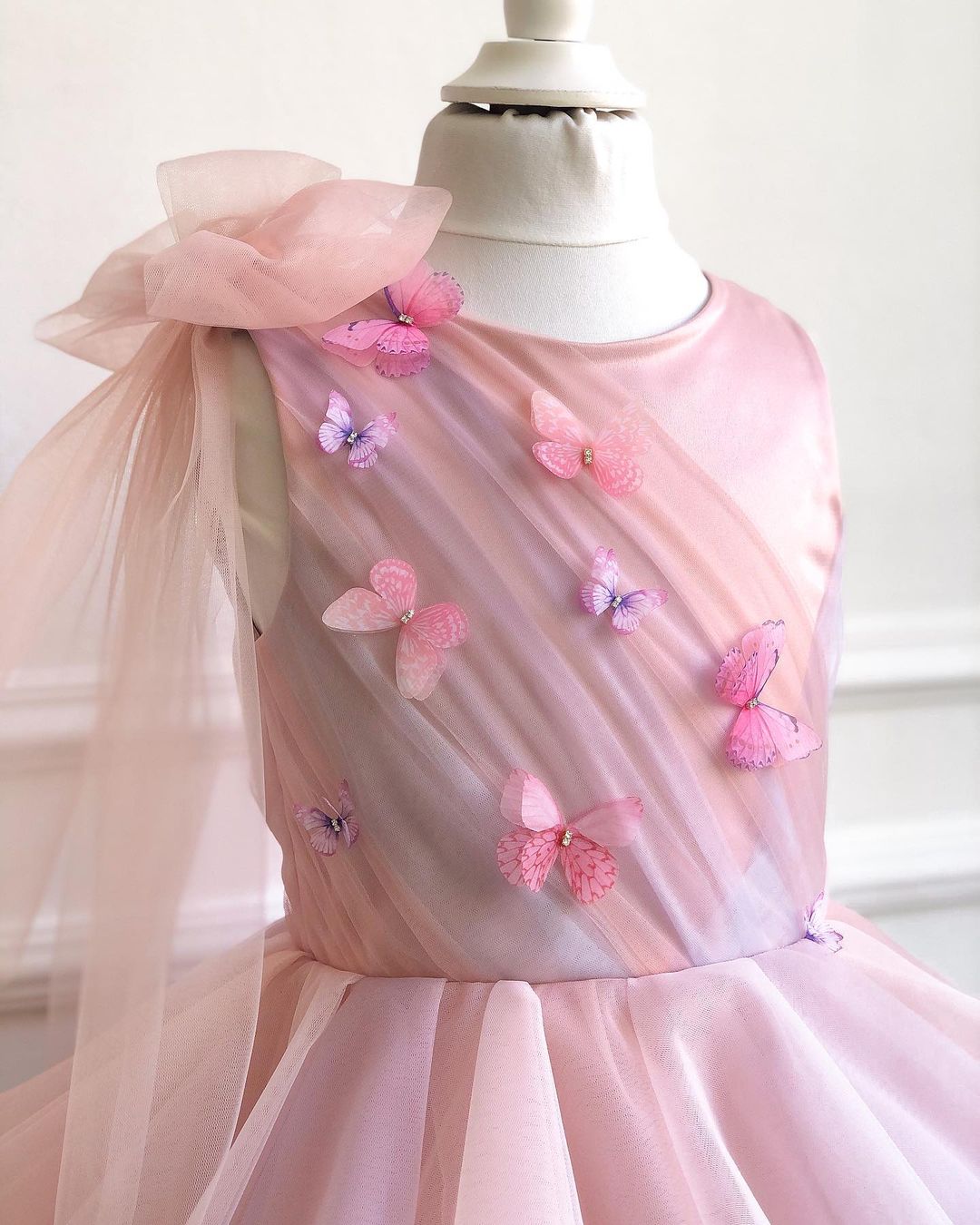 2020 Pink Cheap Flower Girl Dresses Ball Gown Tiers Little Girl Wedding Dresses Cheap Communion Pageant Dresses Gowns ZJ356