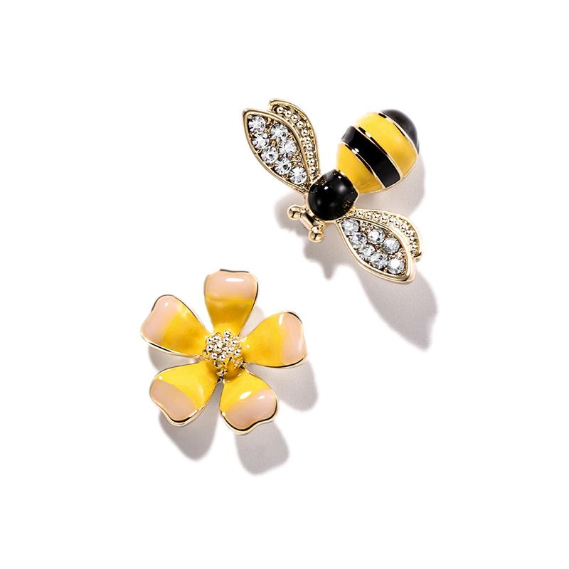 2020 New Arrival Crystal Women Bee Ear Studs Sweet Beauty Simple Atmosphere Stud Earrings
2020 New Arrival Crystal Women Bee Ear Studs Sweet Beauty Simple Atmosphere Stud Earrings
