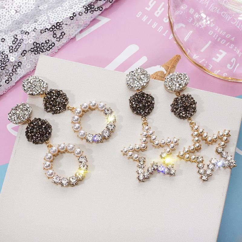 Shinny Crystal Rhinestone Pearl Hollow Five-pointed Star Hanging Earrings Dangle Ladies Fashion Party Jewelry1
Shinny Crystal Rhinestone Pearl Hollow Five-pointed Star Hanging Earrings Dangle Ladies Fashion Party Jewelry1
