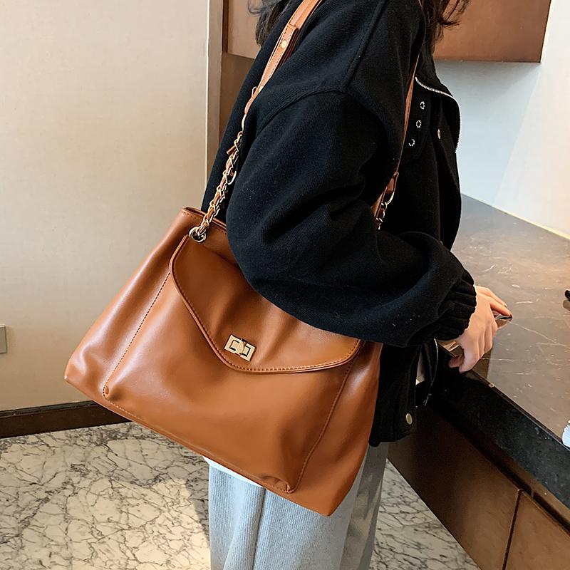 Leather Bucket Handbag Female Vintage Shoulder Messenger Bag Large Capacity Broadband Fashion Solid Bucket Bag Wild bolsos mujer, Black
Leather Bucket Handbag Female Vintage Shoulder Messenger Bag Large Capacity Broadband Fashion Solid Bucket Bag Wild bolsos mujer, Black