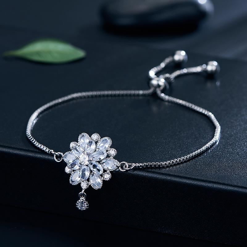 White Luxury Zircon CZ Stones Adjustable Big Flower Charm Bracelets For Women Fashion Jewelry Gift
White Luxury Zircon CZ Stones Adjustable Big Flower Charm Bracelets For Women Fashion Jewelry Gift