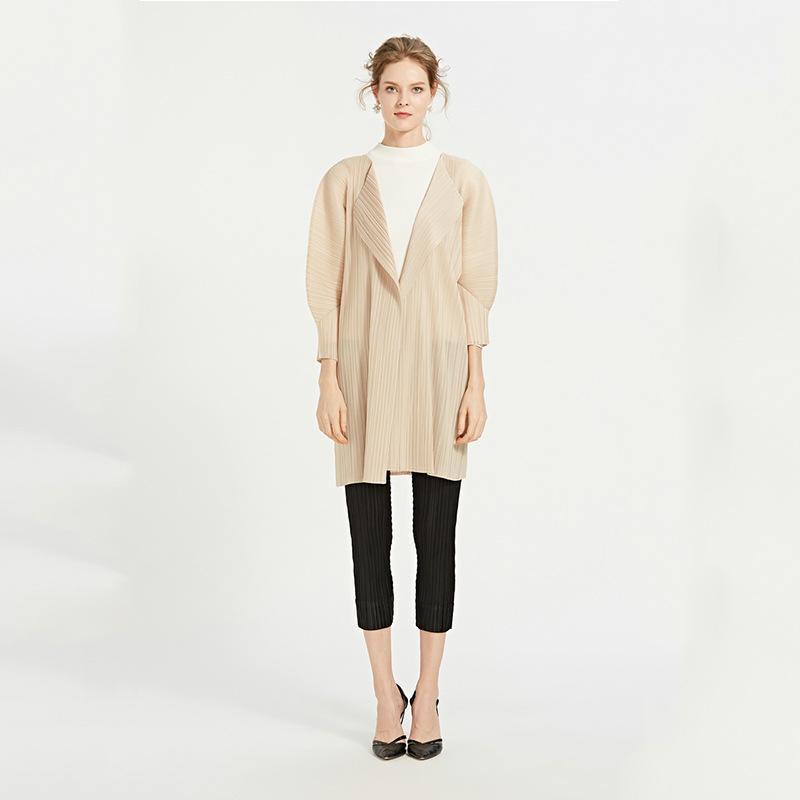 Miyake Folds European American fashion long coat 2020spring new Russian thin pleated cardigan plus size trench coat Women TP30201, Beige
Miyake Folds European American fashion long coat 2020spring new Russian thin pleated cardigan plus size trench coat Women TP30201, Beige