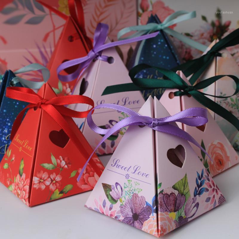 New Europe Triangular Pyramid Style Candy Box Wedding Favors Party Supplies Paper Gift Boxes with THANKS Card & Ribbon1
New Europe Triangular Pyramid Style Candy Box Wedding Favors Party Supplies Paper Gift Boxes with THANKS Card & Ribbon1