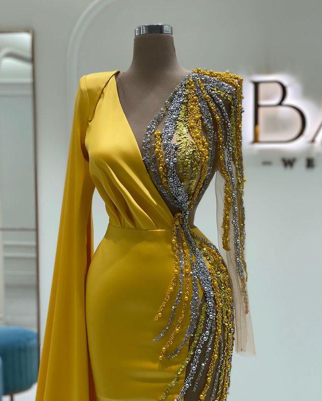 Bright Gold Satin Mermaid Prom Dresses with Long Sleeve Crystal Beaded v-neck Arabic Dubai Evening Gown robes de soirée jaune
