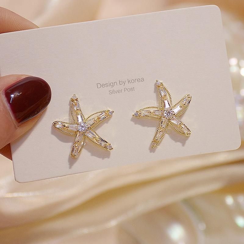 Stud Ins Design Temperament Hollow Crystal Starfish Women Earring Bling Zirconia Earrings Daily Wedding Pendant Gift
Stud Ins Design Temperament Hollow Crystal Starfish Women Earring Bling Zirconia Earrings Daily Wedding Pendant Gift