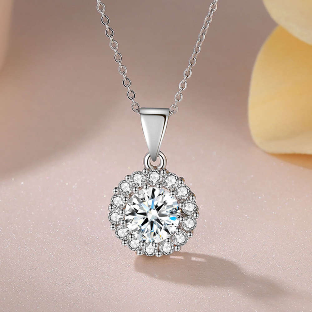 Luxurys Designers Fashion Dz072 one C imitation women's Pendant with full diamond inlaid gold-plated sunflower round clavicle Pendant
Luxurys Designers Fashion Dz072 one C imitation women's Pendant with full diamond inlaid gold-plated sunflower round clavicle Pendant