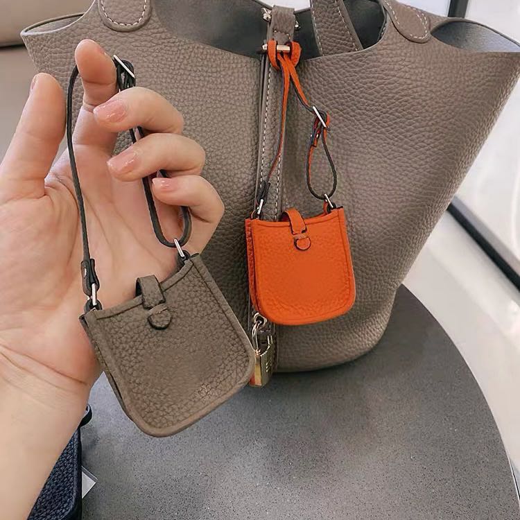 Mini Designer bags handbag accessories 13 colors airpods case protective headphone cases women mini handbags Fashion coin purse lipstick bag HBP, Extra shipping(not for sale)
Mini Designer bags handbag accessories 13 colors airpods case protective headphone cases women mini handbags Fashion coin purse lipstick bag HBP, Extra shipping(not for sale)