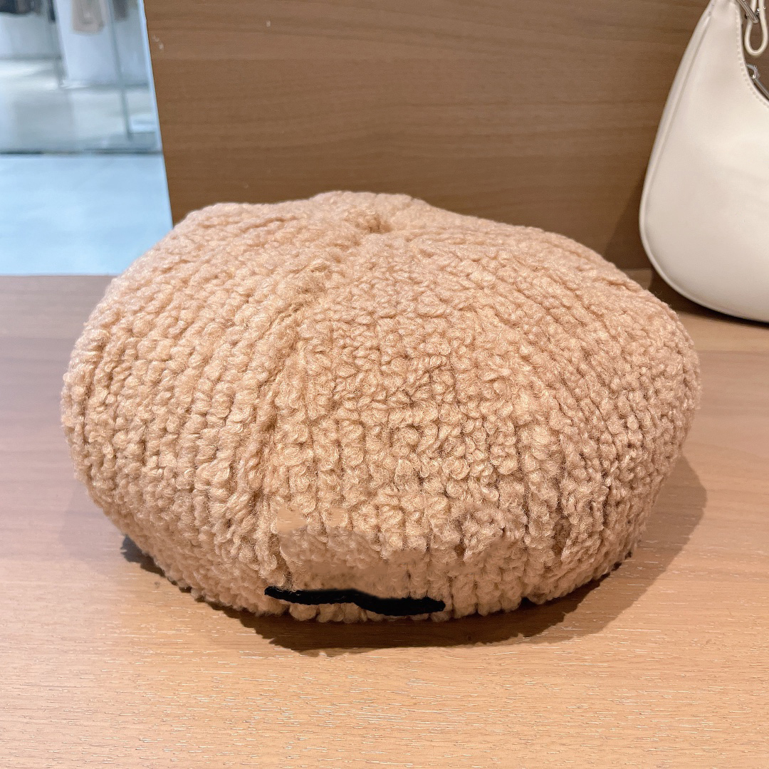 Beret Luxurys Designers Hat Women's fashion winter hats warm Berets noble style high quality 3 colors good nice, Box
Beret Luxurys Designers Hat Women's fashion winter hats warm Berets noble style high quality 3 colors good nice, Box
