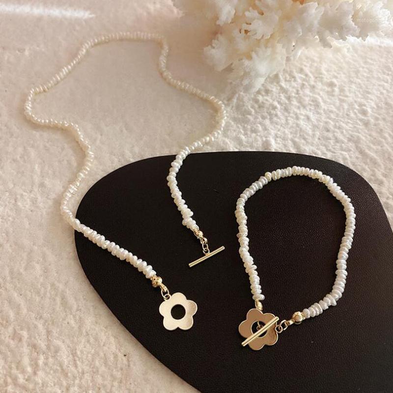 Natural Freshwater Pearl Necklace Retro Classic Style Flower Pendant Pearl Clavicle Chain Necklace Set For Women1
Natural Freshwater Pearl Necklace Retro Classic Style Flower Pendant Pearl Clavicle Chain Necklace Set For Women1