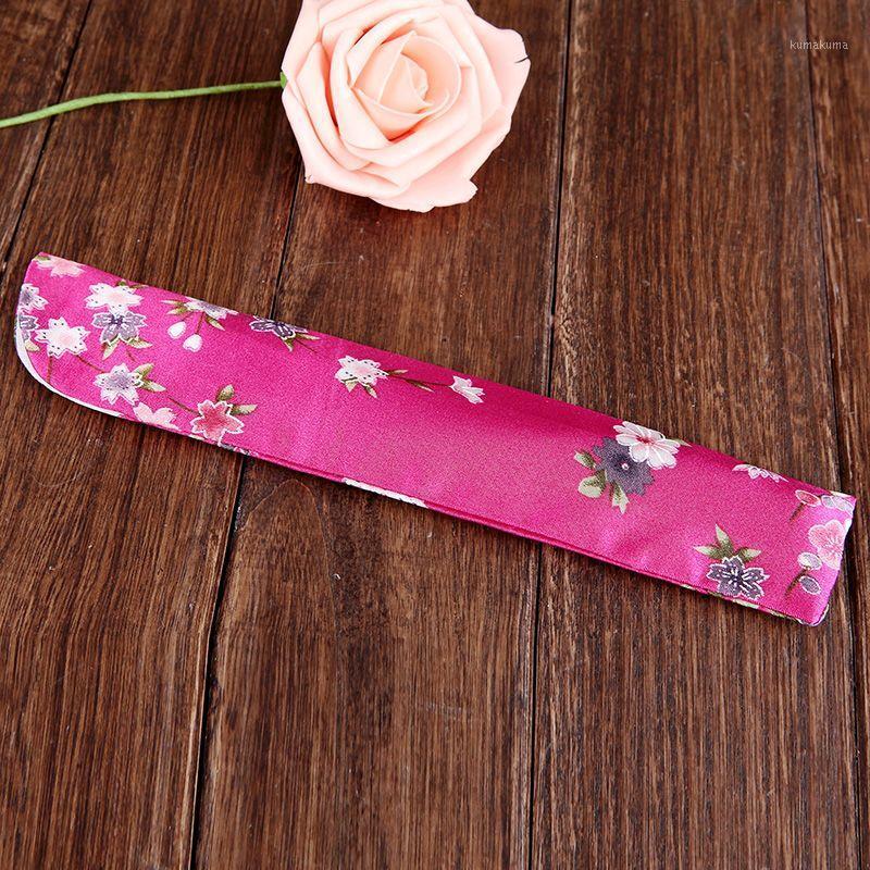 Free Shipping 5pcs/lot Wedding Hand Fan Vintage Chinese Charming Floral Print 100% Polyester Cloth Gift Bags Delicate Packaging1
Free Shipping 5pcs/lot Wedding Hand Fan Vintage Chinese Charming Floral Print 100% Polyester Cloth Gift Bags Delicate Packaging1