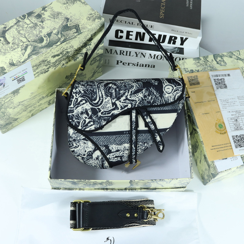 Woman Top Quality Designer Bags fashion Canvas Embroiderys Tote Saddle Bag Lady Leather Designers Handbags Cowboy Crossbody Shoulder Bags Wallets 007, Dust bag
Woman Top Quality Designer Bags fashion Canvas Embroiderys Tote Saddle Bag Lady Leather Designers Handbags Cowboy Crossbody Shoulder Bags Wallets 007, Dust bag