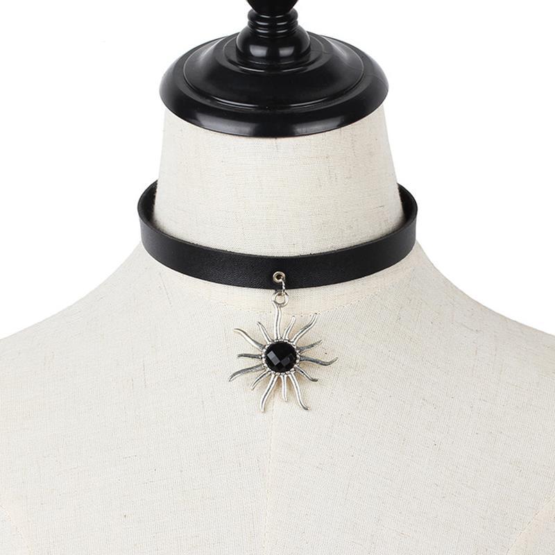 2021 Punk PU Leather Women Choker Heart Round Collar Choker Necklace Body Birthday Party Gift chocker Jewelry
2021 Punk PU Leather Women Choker Heart Round Collar Choker Necklace Body Birthday Party Gift chocker Jewelry