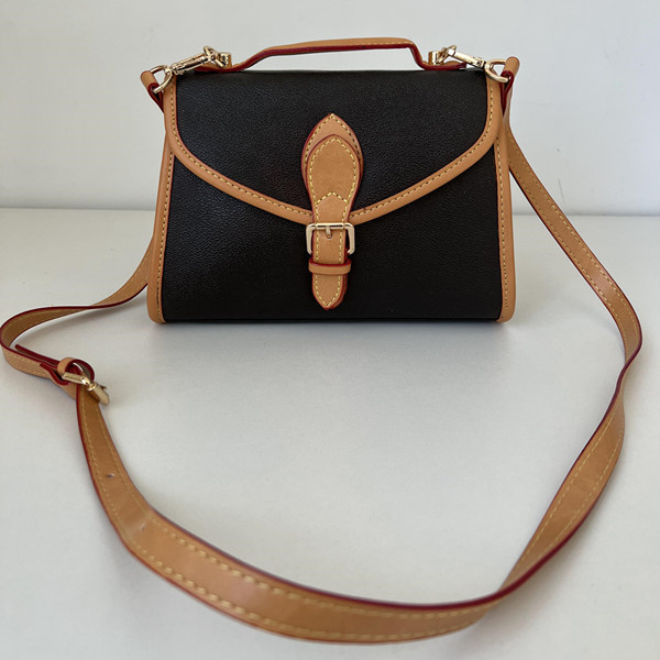 Fashion Shoulder Bags Women's Designer Crossbody Bags Leather Brands Buckles Flowers Letters Classic Styles Luxury Vintage Old Flowers Bags, Brown
Fashion Shoulder Bags Women's Designer Crossbody Bags Leather Brands Buckles Flowers Letters Classic Styles Luxury Vintage Old Flowers Bags, Brown