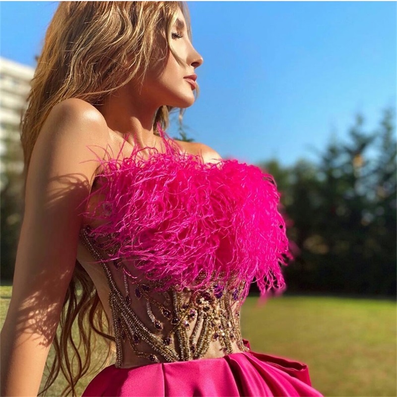 Red Side Split Prom Dresses Chic Feather Appliqued Lace Crystal Beads A Line Evening Dresses Sleeveless Formal Pageant Dress Custom Made
