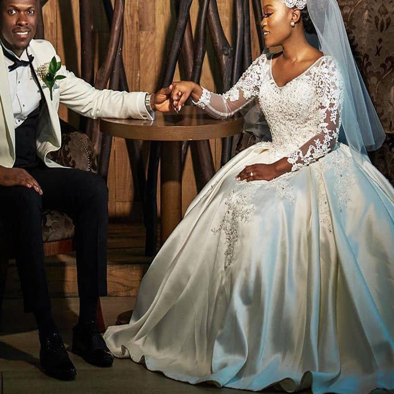 Princess Plus Size Arabic Aso Ebi Lace Beaded Vintage Wedding Dresses Deep V-neck Bridal Dresses Long Sleeves Wedding Gowns