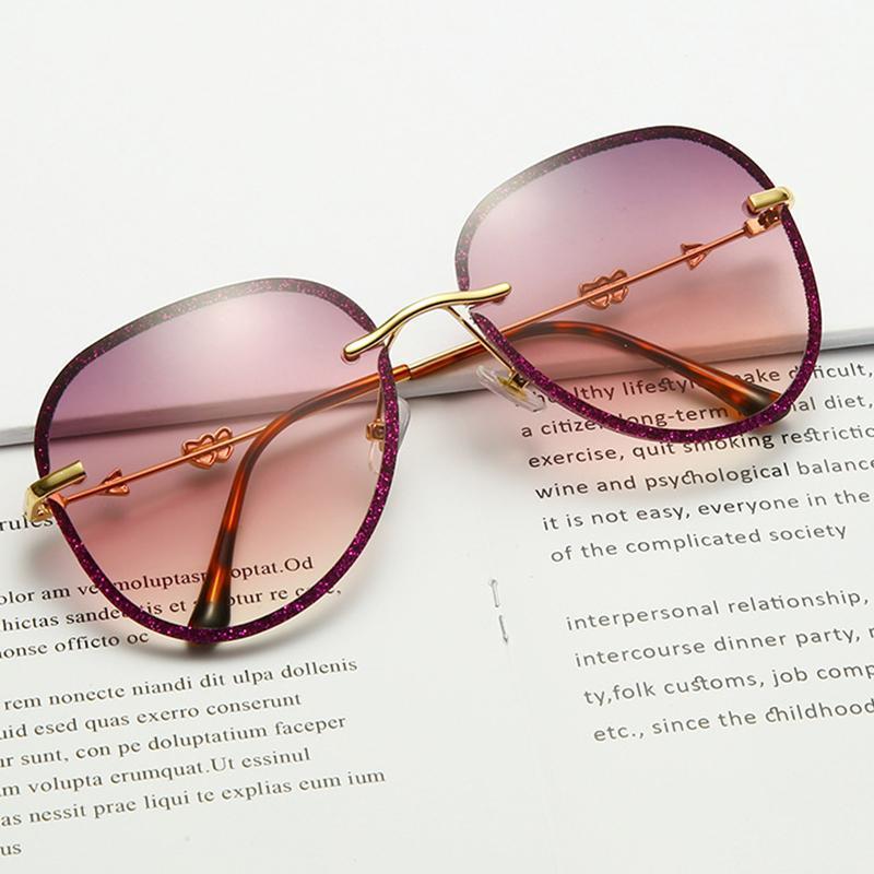 New Designer Fashion Pilot Rimless Sunglasses Women Vintage Diamond Frame Rhinestones Sequins Gradient Sun Glasses1
New Designer Fashion Pilot Rimless Sunglasses Women Vintage Diamond Frame Rhinestones Sequins Gradient Sun Glasses1