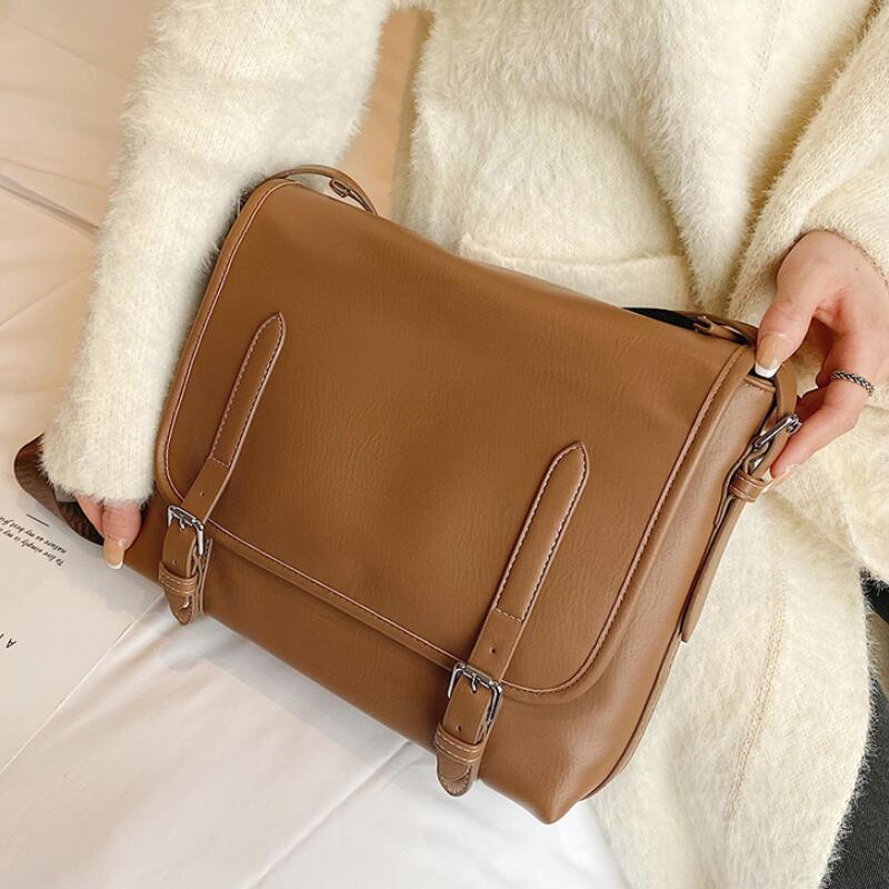 Simple and large-capacity shoulder bag 2021 new fashion all-match women's designer retro briefcase western-style messenger bag, Black
Simple and large-capacity shoulder bag 2021 new fashion all-match women's designer retro briefcase western-style messenger bag, Black
