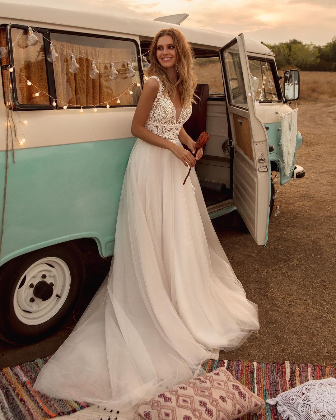 Lace Beach Stylish Wedding Dresses V Neck A Line Bohemian Bridal Gowns Sweep Train Empire Waist Tulle Robe De Marie