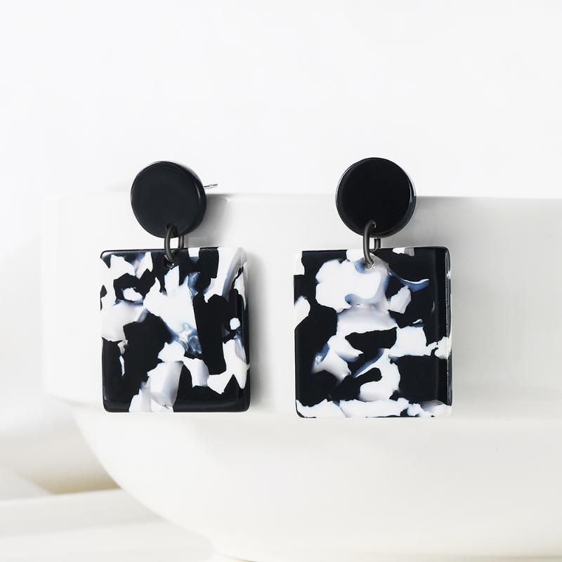 WYBU Acetate Fiber Plate Marble Pattern Square Pendant Drop Earring For Women Black White Glossiness Earring Light Ear Jewelry
WYBU Acetate Fiber Plate Marble Pattern Square Pendant Drop Earring For Women Black White Glossiness Earring Light Ear Jewelry