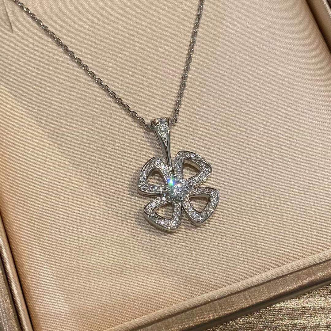 2021 Hot sale Luxurious quality flower pendant necklace with hollow design and diamond for women wedding jewelry gift bracelet earring enga
2021 Hot sale Luxurious quality flower pendant necklace with hollow design and diamond for women wedding jewelry gift bracelet earring enga