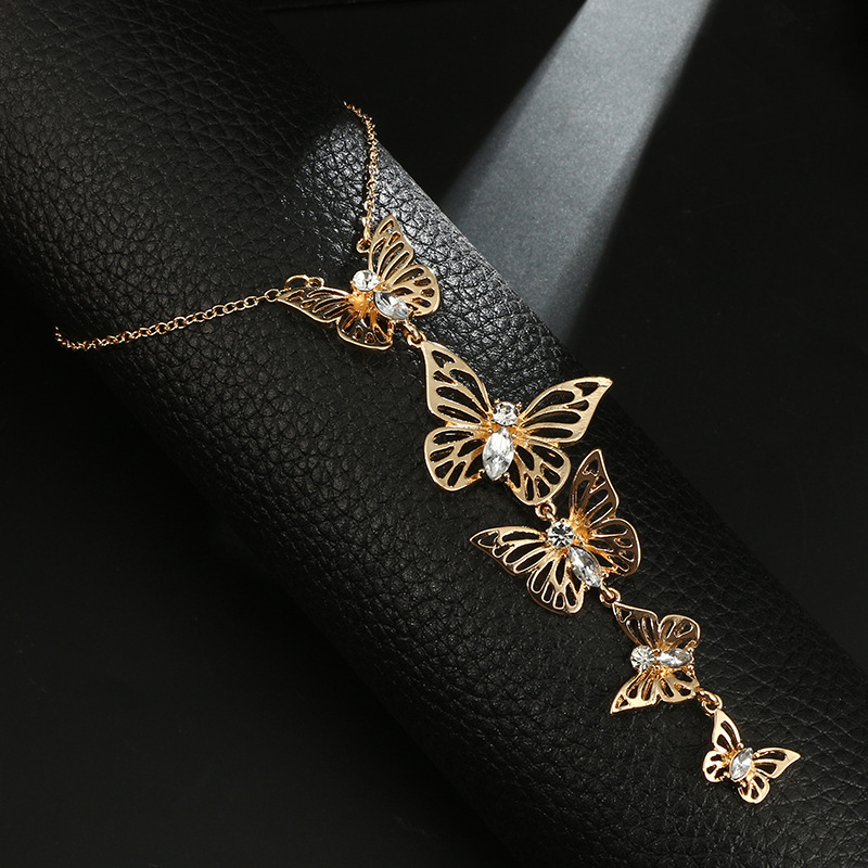 2020 Personalized Crystal Butterfly Necklace Gold Silver Hallow Sweater Chain Necklace for Girls Fashion Women Necklaces Animals Charm
2020 Personalized Crystal Butterfly Necklace Gold Silver Hallow Sweater Chain Necklace for Girls Fashion Women Necklaces Animals Charm