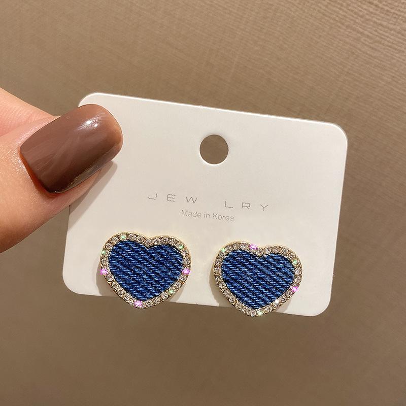 LOVOACC Sweet Blue Color Love Heart Denim Earrings for Women Spark Rhinestones Heart Cloth Small Stud Earrings Korean Jewelry
LOVOACC Sweet Blue Color Love Heart Denim Earrings for Women Spark Rhinestones Heart Cloth Small Stud Earrings Korean Jewelry