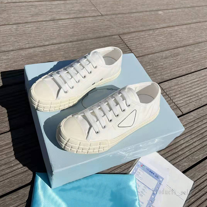 Early spring new triangle flat-bottomed casual shoes ladies low-cut canvas sneakers black and white lace-up simple Joker, Box
Early spring new triangle flat-bottomed casual shoes ladies low-cut canvas sneakers black and white lace-up simple Joker, Box
