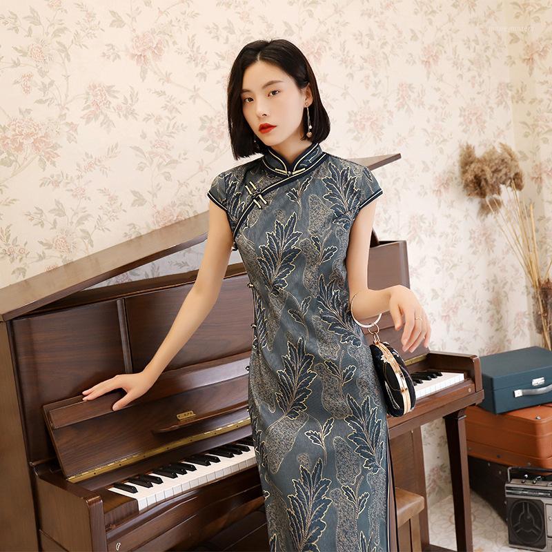Summer Fashion Elegant Eight-Breasted Young Girl Herringbone Pattern Daily Improved Cheongsam Long Section Classic Modern Qipao1
Summer Fashion Elegant Eight-Breasted Young Girl Herringbone Pattern Daily Improved Cheongsam Long Section Classic Modern Qipao1