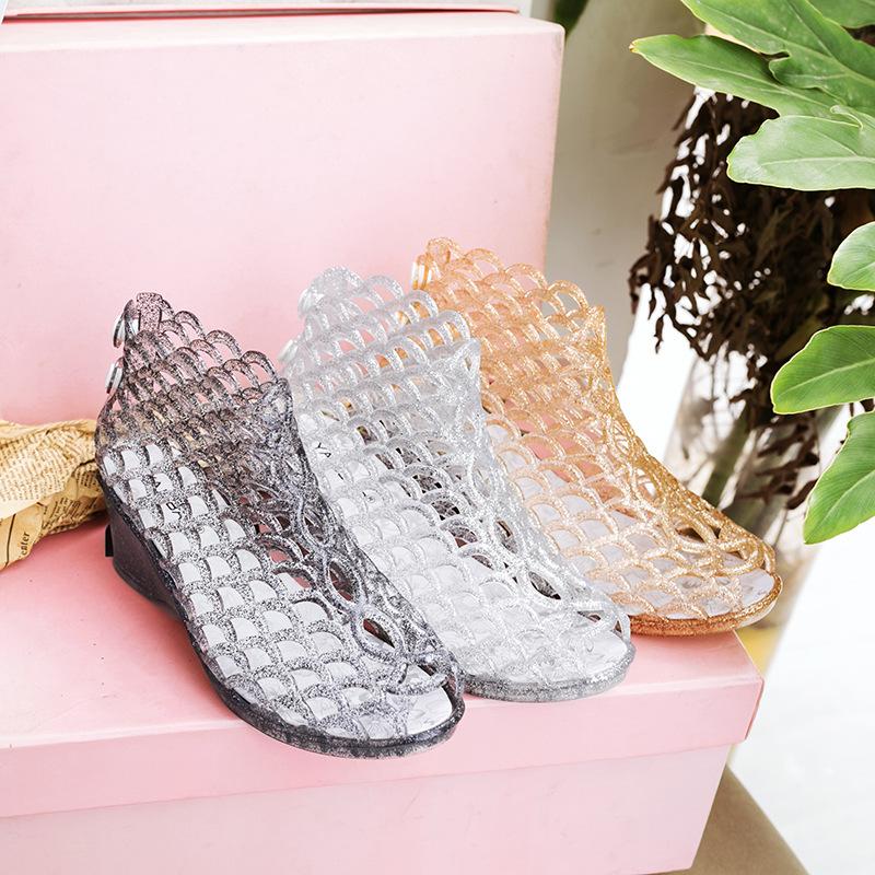 2020 New Fashion High Help Button Fish Mouth Sandals Women Summer Slope with Thick Bottom Hole Shoes Jelly Slippers Womens Shoes, Black
2020 New Fashion High Help Button Fish Mouth Sandals Women Summer Slope with Thick Bottom Hole Shoes Jelly Slippers Womens Shoes, Black