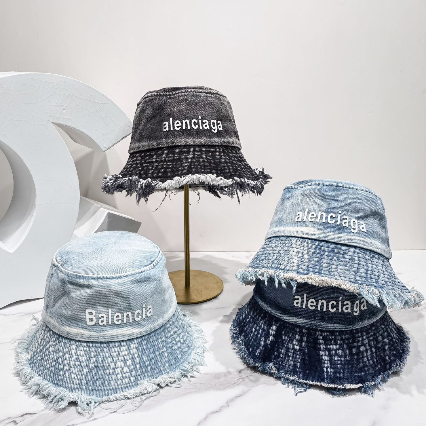 22ss 18style Men Women Summer Wide Brim Hats Cowboy Denim Baseball Caps Classic Letter Stripe Print Snapback Hat Embroidery Sports Casquette Peaked Cap High Quality, Design--1
22ss 18style Men Women Summer Wide Brim Hats Cowboy Denim Baseball Caps Classic Letter Stripe Print Snapback Hat Embroidery Sports Casquette Peaked Cap High Quality, Design--1