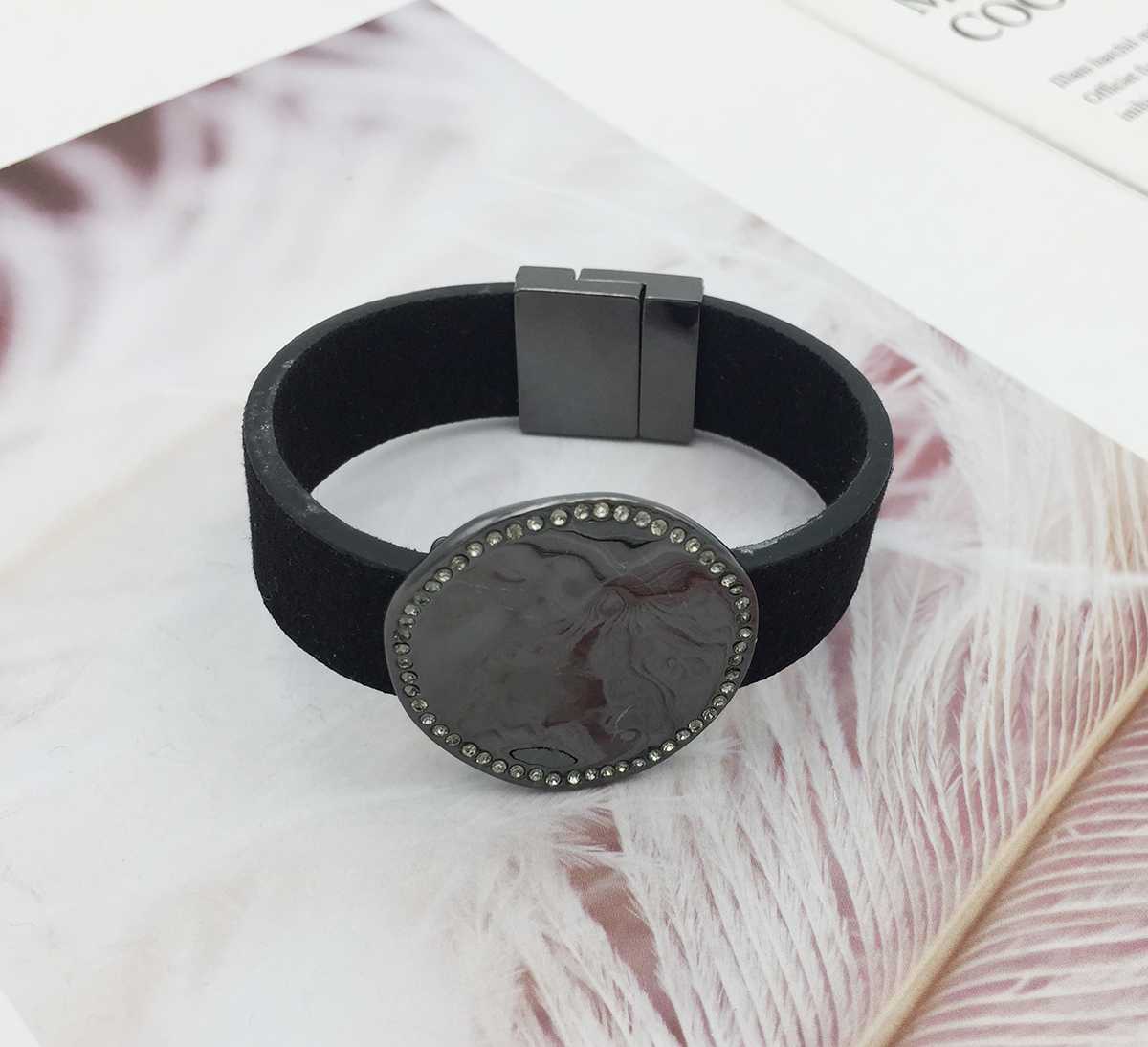 Round Alloy Fashion Rhinestone Bracelets & Bangles for Women Wide Leather Chain Magnet buckle Jewelry pulseiras bijoux femme
Round Alloy Fashion Rhinestone Bracelets & Bangles for Women Wide Leather Chain Magnet buckle Jewelry pulseiras bijoux femme