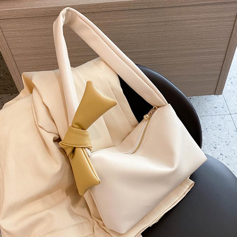 HISUELY Trendy Underarm Bag Women 2021 New Fashion Stone Pattern Bucket Bag Casual All-match Braided Shoulder Messenger Q7, Blue
HISUELY Trendy Underarm Bag Women 2021 New Fashion Stone Pattern Bucket Bag Casual All-match Braided Shoulder Messenger Q7, Blue
