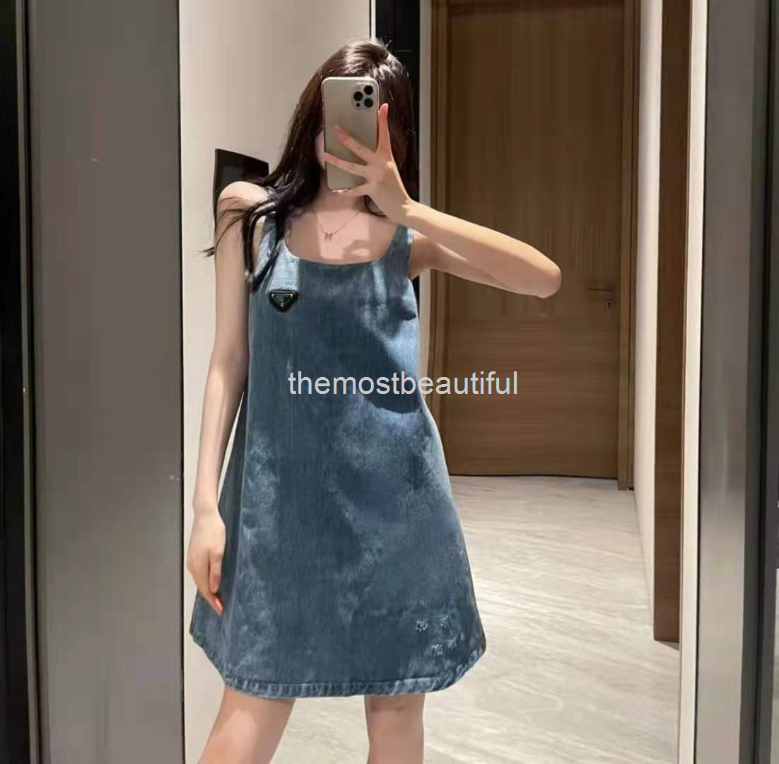 Casual Dresses P' summer triangular standard washed versatile suspender vest denim A-line dress, 2# packing bag
Casual Dresses P' summer triangular standard washed versatile suspender vest denim A-line dress, 2# packing bag