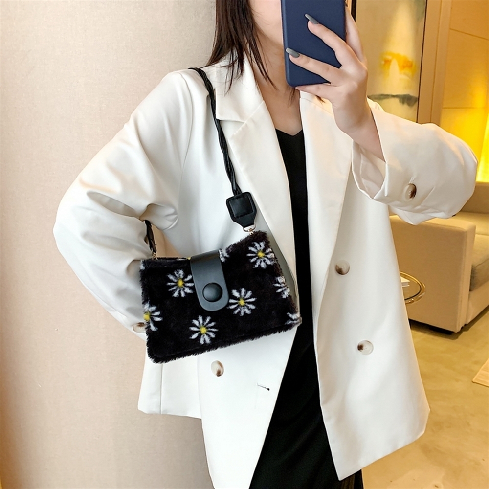 Casual Daisy Pattern Shoulder Underarm Bag Fashion Women PU Plush Flap Street Daily Handbags Woven Strap Totes Clutch, Black
Casual Daisy Pattern Shoulder Underarm Bag Fashion Women PU Plush Flap Street Daily Handbags Woven Strap Totes Clutch, Black