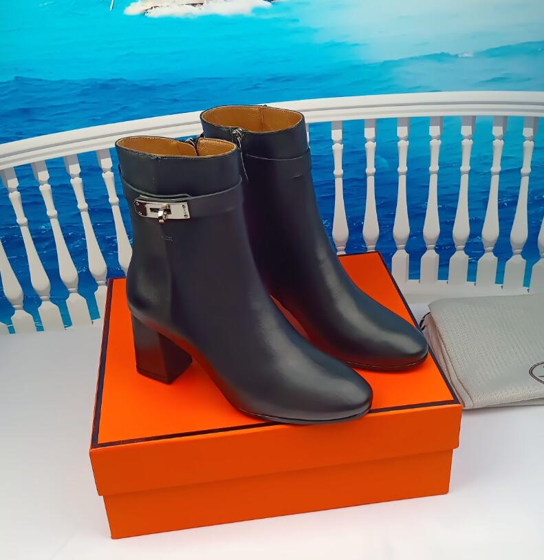 Fashion-Winter women boot Black genuine leather ankle boots chunky heeled rubber platform soled shoes Low heel super quality factory sale
Fashion-Winter women boot Black genuine leather ankle boots chunky heeled rubber platform soled shoes Low heel super quality factory sale