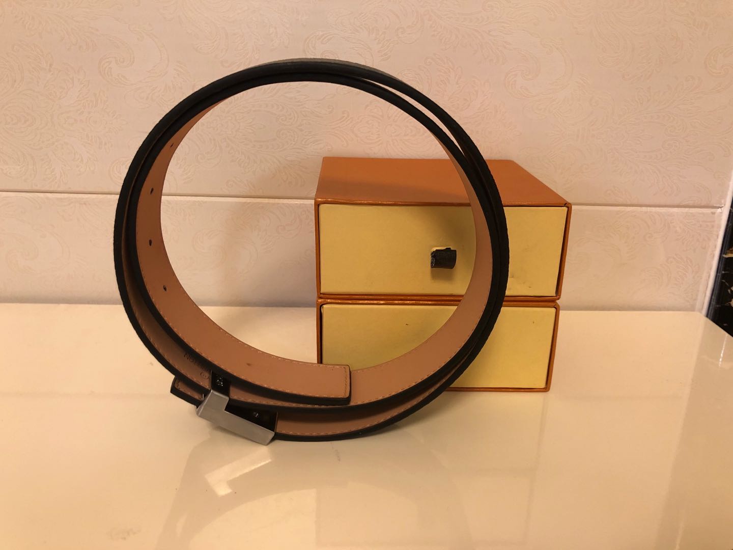 Classic Business Belts Designer Belt Fashion Men Genuine Leather Black Belts Women Big Gold Buckle Smooth Buckle Width 3.8cm metal buckle, Black;brown
Classic Business Belts Designer Belt Fashion Men Genuine Leather Black Belts Women Big Gold Buckle Smooth Buckle Width 3.8cm metal buckle, Black;brown