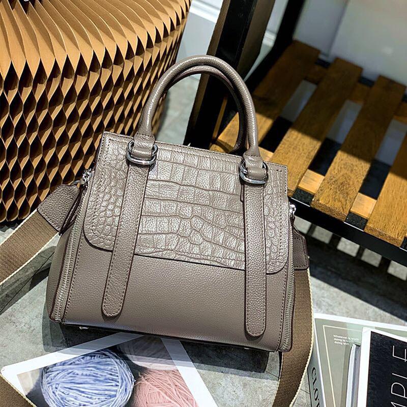 New Genuine Leather Bag Fashion Cowhide Leather Handbags High Quality Luxury Handbags Designer Female Bag, Black
New Genuine Leather Bag Fashion Cowhide Leather Handbags High Quality Luxury Handbags Designer Female Bag, Black