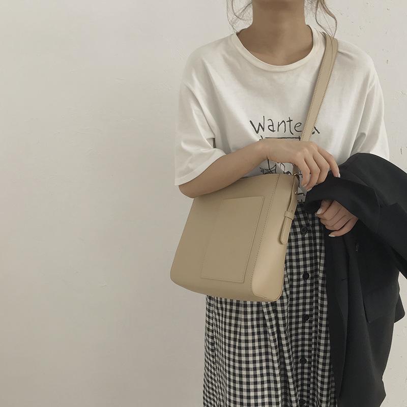 PU leather ladies shoulder bag design new retro bucket bag wild large capacity messenger women's travel shopping handbag, Black
PU leather ladies shoulder bag design new retro bucket bag wild large capacity messenger women's travel shopping handbag, Black