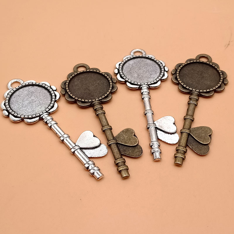 Santa Claus Key Pendant Ornaments Creative Christmas Magic Home Xmas Tree Decorations Halloween Party Festival Gifts
Santa Claus Key Pendant Ornaments Creative Christmas Magic Home Xmas Tree Decorations Halloween Party Festival Gifts