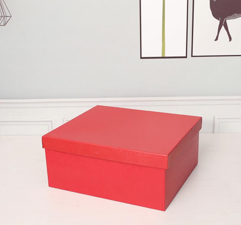 2021 Fashion high quality gift belt box as a gift for friends and relatives, senior box wholesale, Black;white
2021 Fashion high quality gift belt box as a gift for friends and relatives, senior box wholesale, Black;white