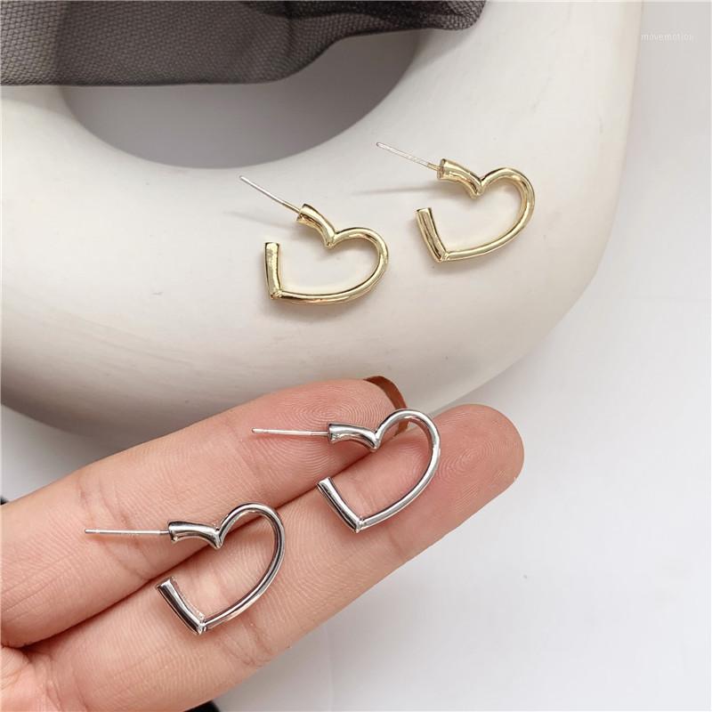 Simple Ins wind sweet Korean temperament love earring female geometric hollow-out design earrings1
Simple Ins wind sweet Korean temperament love earring female geometric hollow-out design earrings1