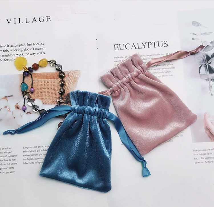 Velvet Jewelry Gift Bags with Drawstring Dust Proof Jewellery Cosmetic Crafts Packaging Pouches with Color Choice for Boutique Retail Shop
Velvet Jewelry Gift Bags with Drawstring Dust Proof Jewellery Cosmetic Crafts Packaging Pouches with Color Choice for Boutique Retail Shop