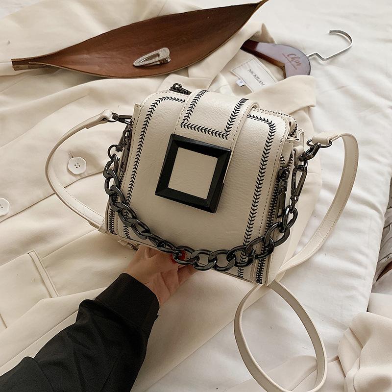 European and American Retro High-quality Bucket Handbags 2021 New Ladies One-shoulder Messenger Fashion Small Square Bag, Black
European and American Retro High-quality Bucket Handbags 2021 New Ladies One-shoulder Messenger Fashion Small Square Bag, Black