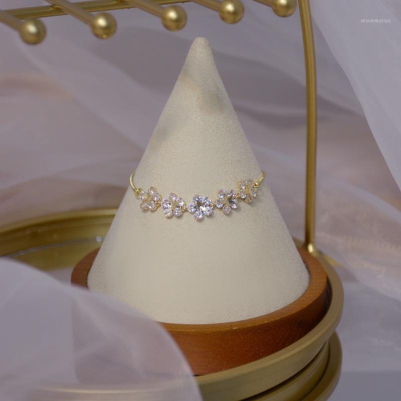 Adjustable Romantic Dazzling Crystal Flower Bracelet Luxury Exquisite Zircon Inlaid Bracelet Simple Korean Fashion Jewelry1
Adjustable Romantic Dazzling Crystal Flower Bracelet Luxury Exquisite Zircon Inlaid Bracelet Simple Korean Fashion Jewelry1