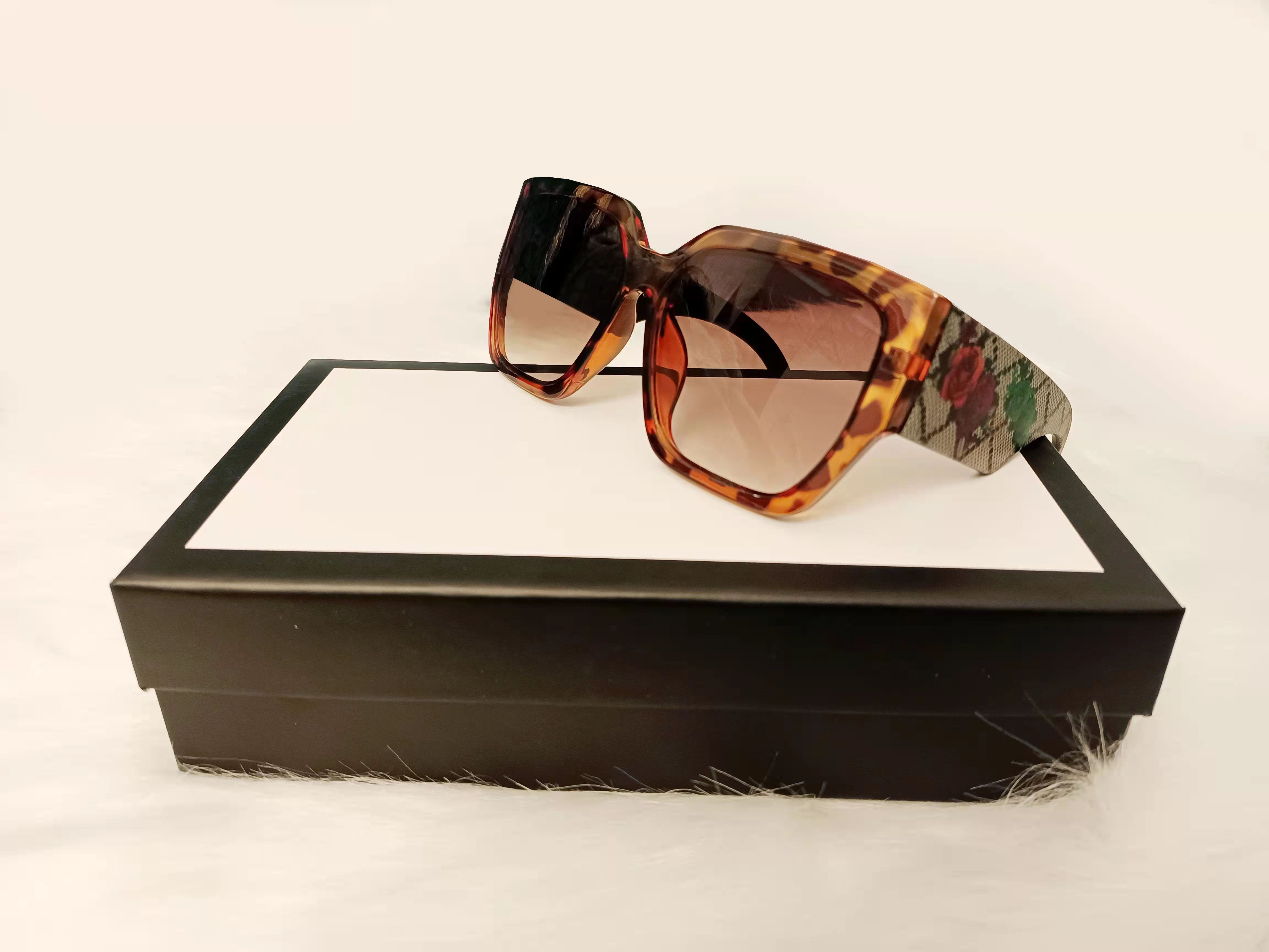 Fashion Sunglasses For Mens and Womens Color Flower Pattern Full Frame Multi-color Selection Polarized Cycling Outdoor glasses with box
Fashion Sunglasses For Mens and Womens Color Flower Pattern Full Frame Multi-color Selection Polarized Cycling Outdoor glasses with box