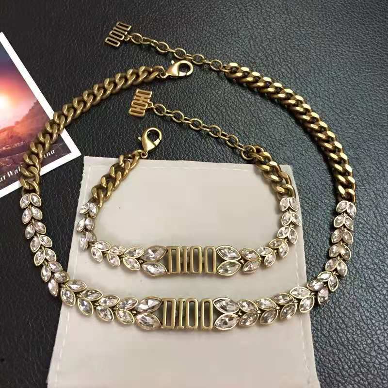 D Pendant Necklaces crystal open necklace suitable for ladies wedding design letter bracelet jewelry
D Pendant Necklaces crystal open necklace suitable for ladies wedding design letter bracelet jewelry