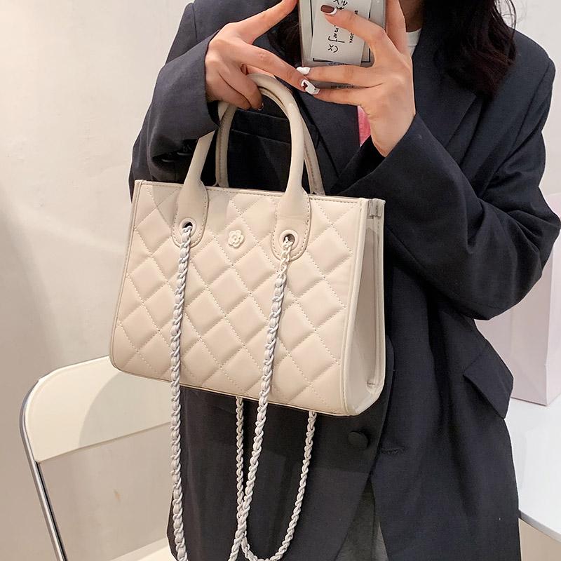Design Handbags Women Shoulder Crossbody Bags 2021 New Fashion Lattice Casual Totes Messenger Bags Female Purses, Black
Design Handbags Women Shoulder Crossbody Bags 2021 New Fashion Lattice Casual Totes Messenger Bags Female Purses, Black