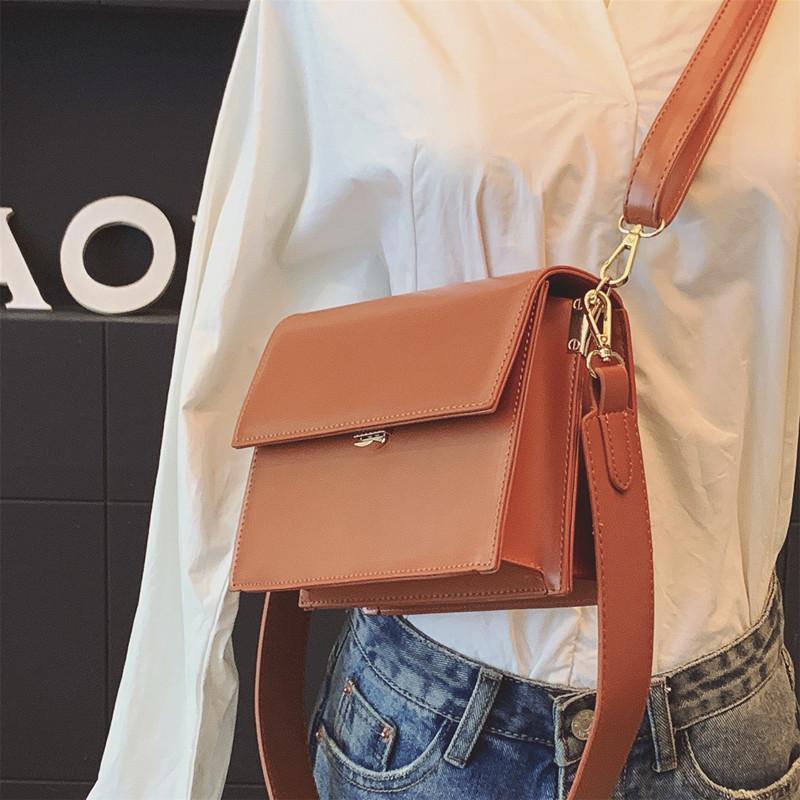 Solid color Flip Tote bag 2021 New High-quality PU Leather Women's Designer Handbag Wide Shoulder strap Shoulder Messenger Bag, Black
Solid color Flip Tote bag 2021 New High-quality PU Leather Women's Designer Handbag Wide Shoulder strap Shoulder Messenger Bag, Black